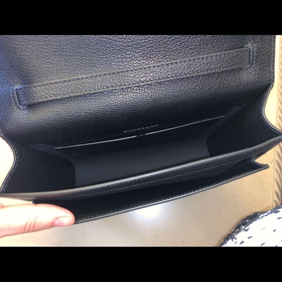 Burberry bag!SM MACKEN CHAIN PRINT! - Picture 3 of 16